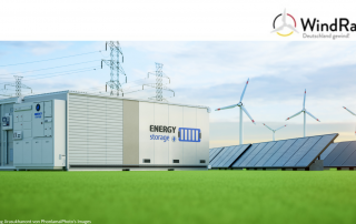 Auf dem Bild sind erneuerbare Energien, wie Wind und Solar zu sehen.